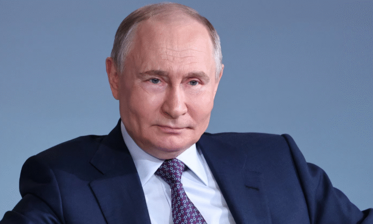 Putin anuncia modernización militar en foro económico