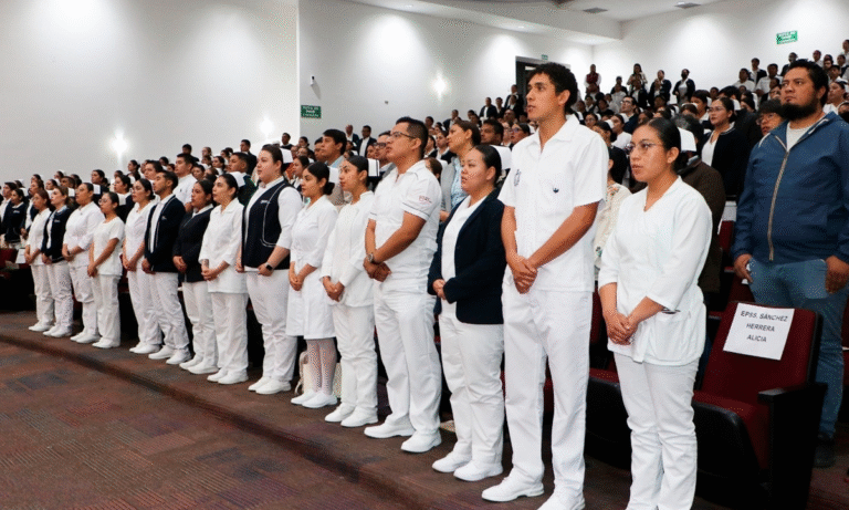 Reconocen a pasantes en Congreso de Enfermería