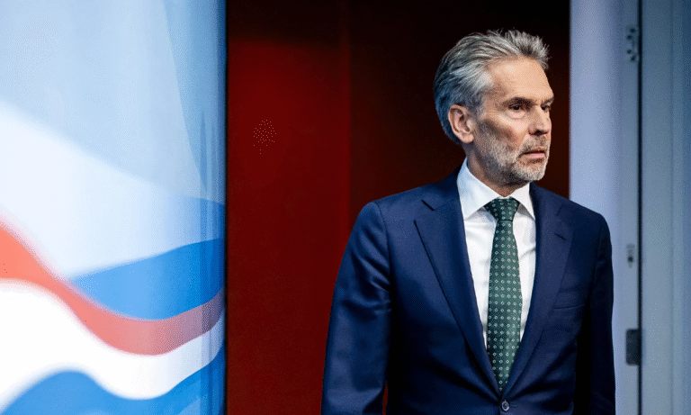 Renuncia el primer ministro de Países Bajos