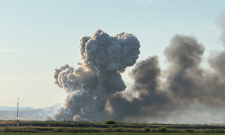 Explosión en pirotecnia deja siete desaparecidos