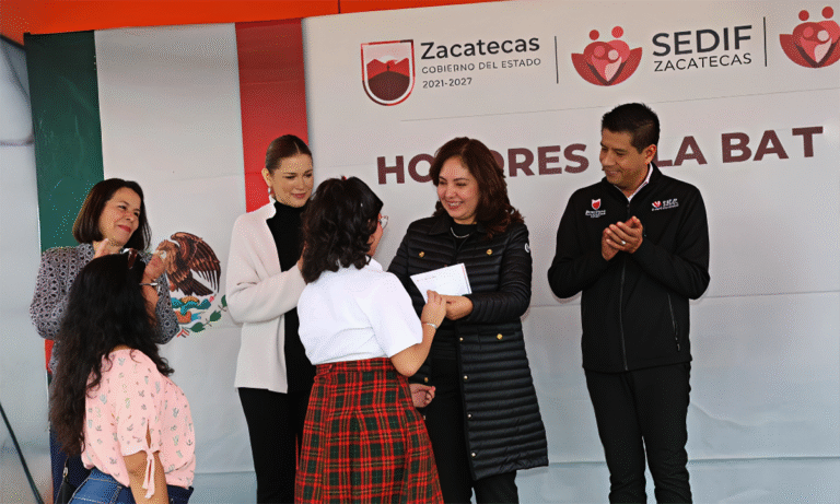 SEDIF entrega apoyos a familias vulnerables