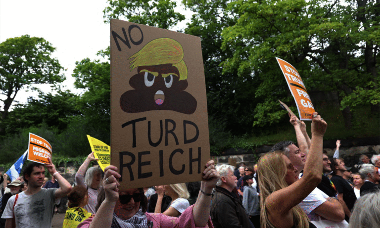 Trump incomoda – Protestas y derroche en Escocia