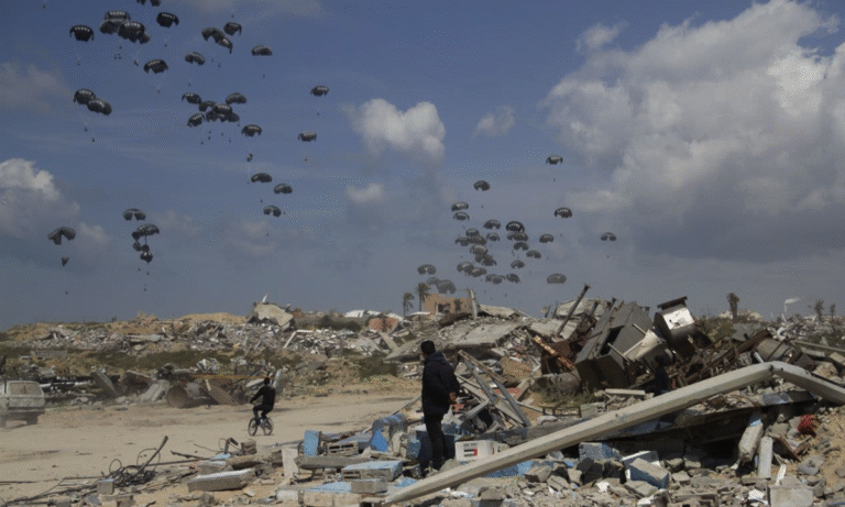 Israel lanza ayuda aérea en Gaza