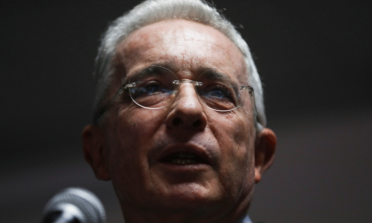 Uribe, culpable por soborno y fraude