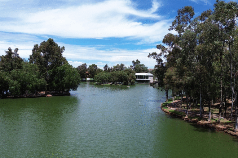 Renace lago – Lluvias activan vertedero tras sequía
