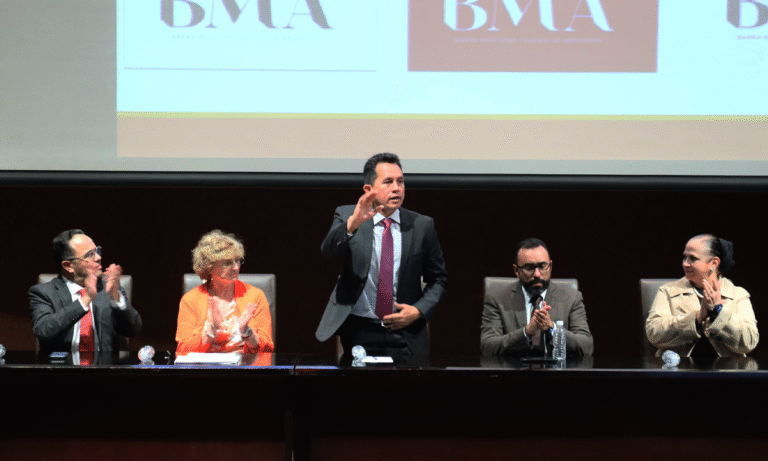 Impulsan ética y profesionalización constante