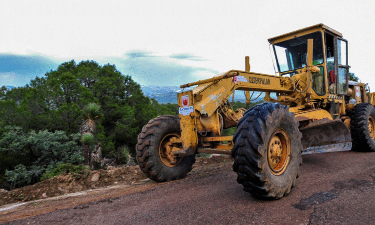 Avanza rehabilitación de carreteras en región de Sombrerete