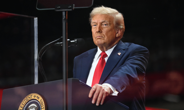 Trump presume autodeportación de 1.6 millones de migrantes