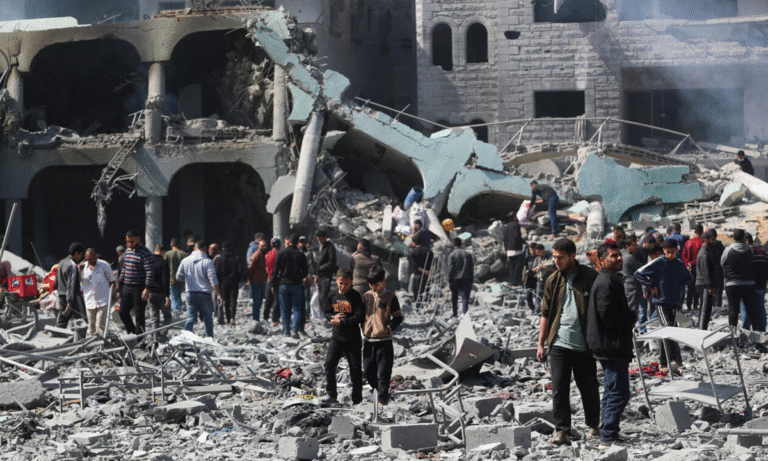 Israel intensifica bombardeos en aniversario del ataque