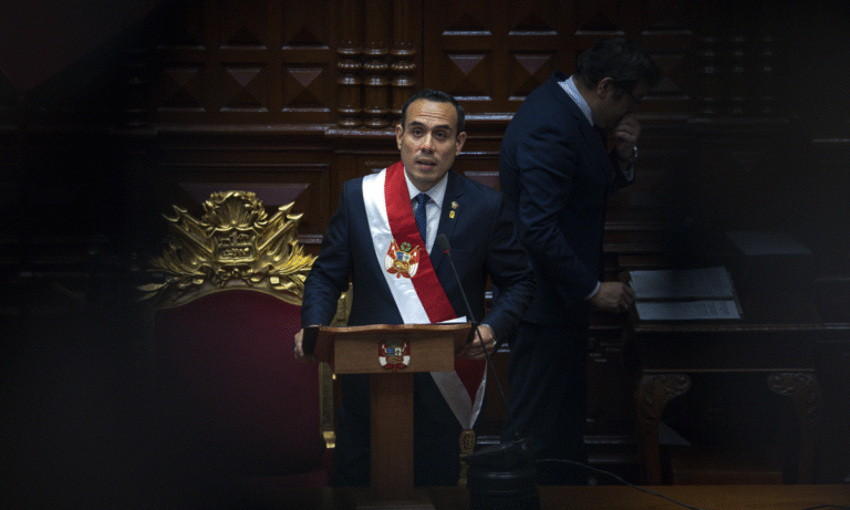 José Jerí asume presidencia interina en Perú